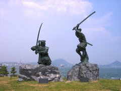 巌流島・武蔵と小次郎の像