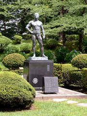 久保田城二の丸公園の像『空』.jpg