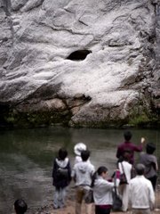 猊鼻渓・猊鼻岩の穴.jpg