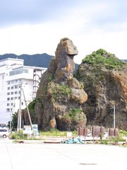 ウトロ・ゴジラ岩2.jpg