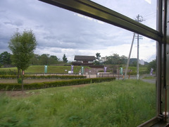 電車の中から見る松代城.jpg