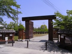 高取城・復元された松門.jpg