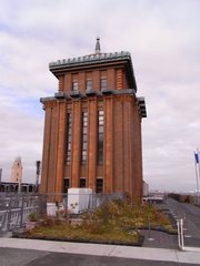 神奈川県庁本庁舎屋上キングの塔を間近から.jpg
