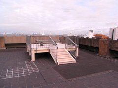 神奈川県庁本庁舎屋上見晴台.jpg