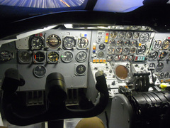 DC-8シミュレータ/機長席.jpg