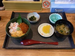 函館・朝市・まえかわの三色丼.jpg