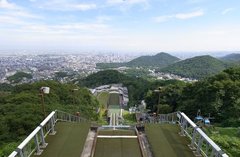 大倉山ジャンプ競技場・段上から見下ろす.jpg