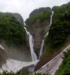 滝見大から見る称名滝とハンノキ滝.jpg