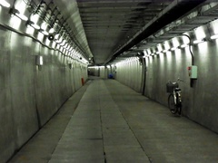 竜飛海底駅・誘導路.jpg