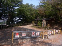 金山城・上り口.jpg
