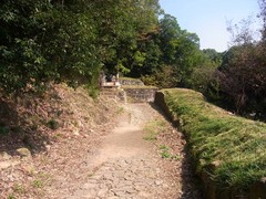 金山城・物見台下通路.jpg